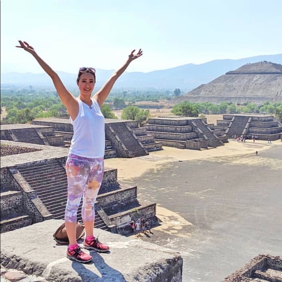 Pink floral pattern yoga capris - Picture 3 of 3